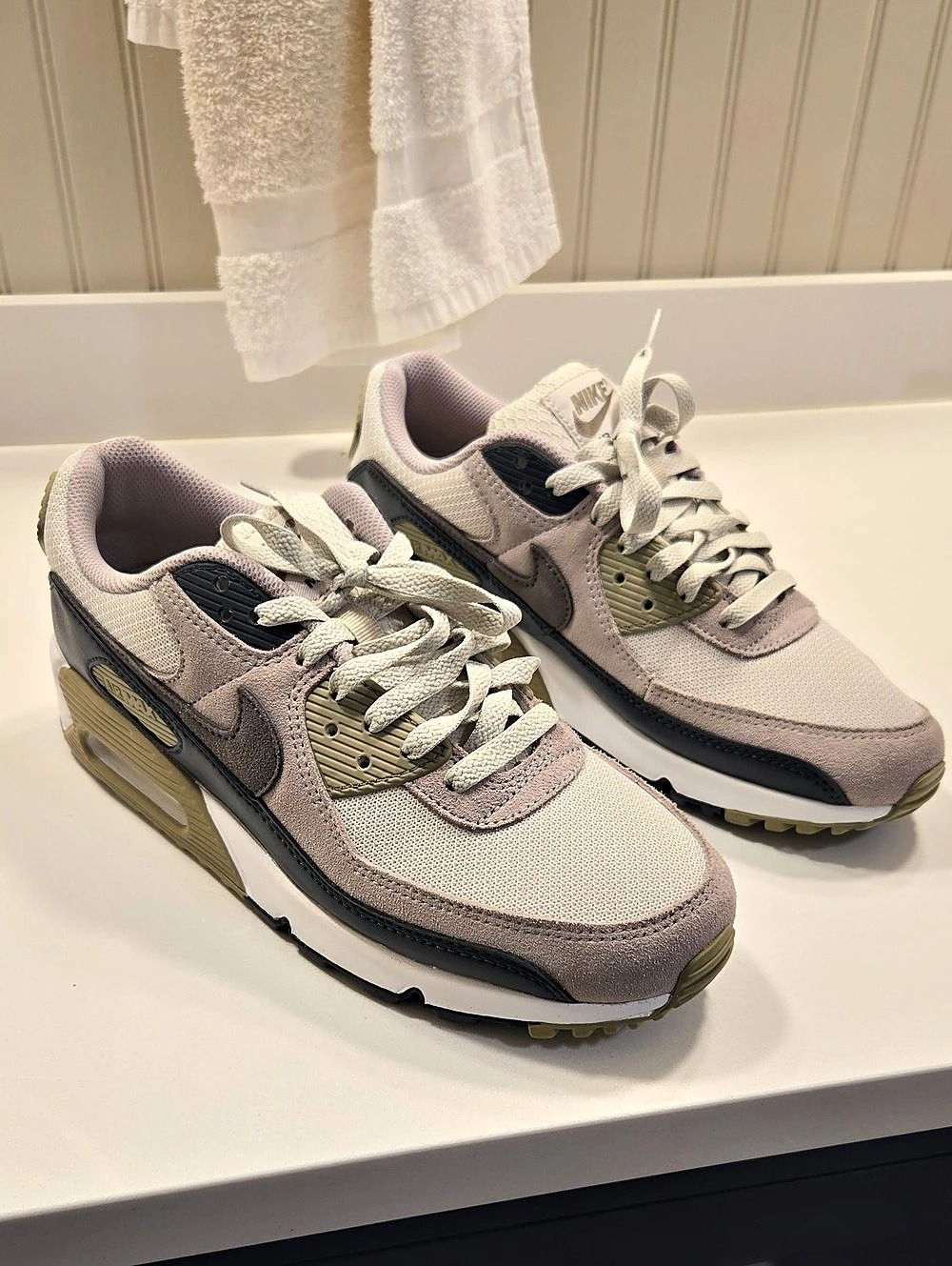 Nike Air Max 90 Men's Sneakers Size 8.5 Mens New In box